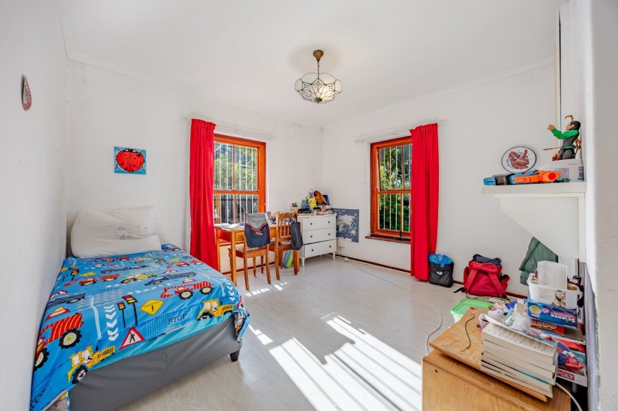 5 Bedroom Property for Sale in Lakeside Western Cape